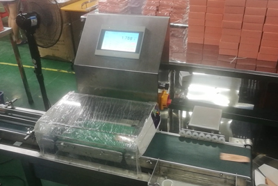 化妝品自動(dòng)稱(chēng)重、點(diǎn)數(shù)一體機(jī)